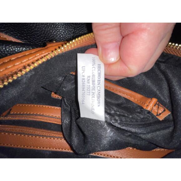 Rosetti Purse in Black‎ Vegan Leather - Lots of Pockets! - Picture 3 of 13